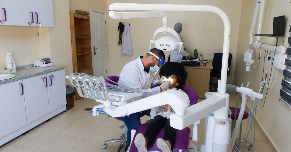 العون الطبي للفلسطينيين عيادة الاسنان 